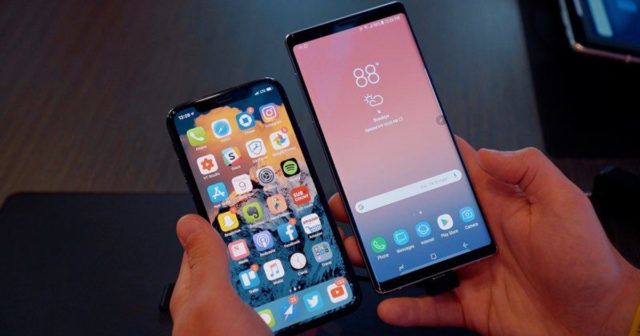 ¿Quién crees que será más rápido? Fuente: iPadizate (https://www.ipadizate.es/2018/11/15/iphone-xs-mas-rapido-samsung-galaxy-s10-benchmark/)