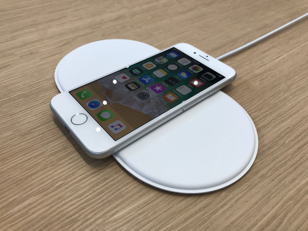 El AirPower puede cargar un sólo dispositivo. Fuente: Applesfera. (https://www.applesfera.com/accesorios/hay-novedades-airpower-desaparece-casi-completo-web-apple)