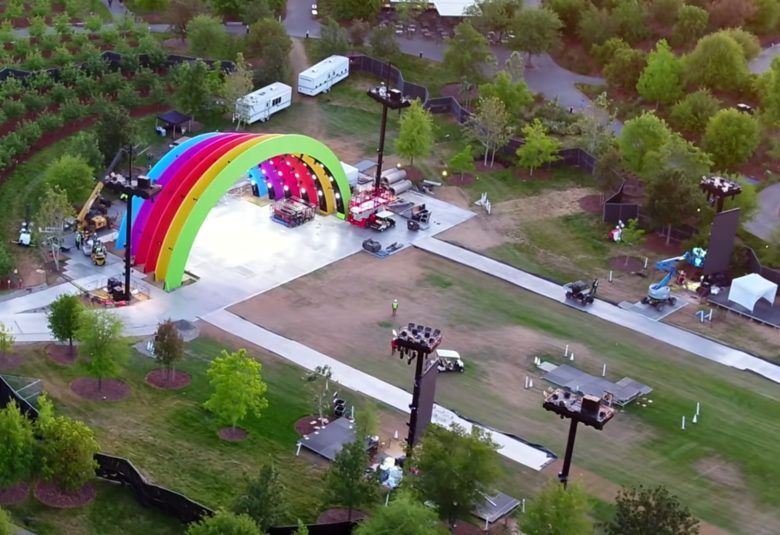 Impresiona ver el arcoíris de Apple Park. Fuente: iPhoneros ( https://iphoneros.com/71943/escenario-arcoiris-dentro-del-apple-park)