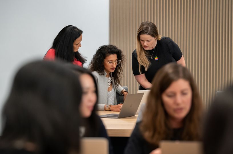 El mundo de la tecnología no es ajeno a las mujeres. Fuente: Apple (https://www.apple.com/es/newsroom/2018/11/apple-launches-app-development-program-to-support-women-entrepreneurs/)