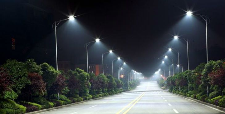 Las luminarias LED son un ejemplo. Fuente: estrella DIGITAL. (https://www.estrelladigital.es/articulo/tecnologia/beneficios-iluminacion-led-alumbrado-publico/20181018174303356106.html)