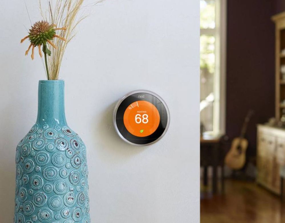 Si vive preocupada por el ahorro, Google Nest Thermostat E puede ser su aliado. Fuente: Tree Hugger (https://www.treehugger.com/gadgets/nest-thermostat-now-helps-users-avoid-peak-electricity-rates.html)