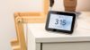 Lenovo lanza una versión mejorada del dispositivo. Fuente: Mashable (https://mashable.com/review/lenovo-smart-clock/?europe=true)