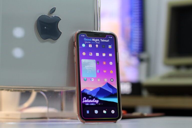 Puedes cambiar la interfaz, pero también te expones. ¿Merece la pena? Fuente: Redmond Pie (https://www.redmondpie.com/why-jailbreak-iphone-in-2020-the-perfect-ios-13.5-setup-video/)