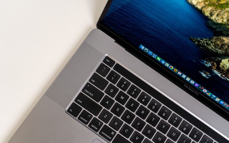Apple busca reinventar sus Mac, ¿lo conseguirá con chips ARM? Fuente: Digital Trends (https://www.digitaltrends.com/laptop-reviews/apple-macbook-pro-16-inch-review/)