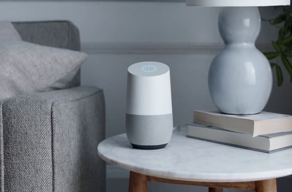 ¿Cómo crees que será el nuevo altavoz inteligente? Fuente: Domotizar (https://www.domotizar.com/controlar-la-television-con-google-home/)