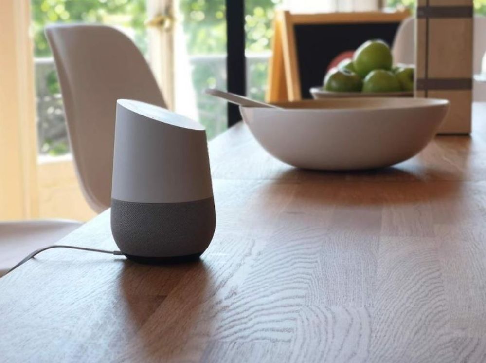 ¿Podremos personalizarlo con el color que más nos guste? Fuente: Computer HOY (https://computerhoy.com/listas/tecnologia/altavoz-google-home-cual-es-mejor-532895#modal_313)