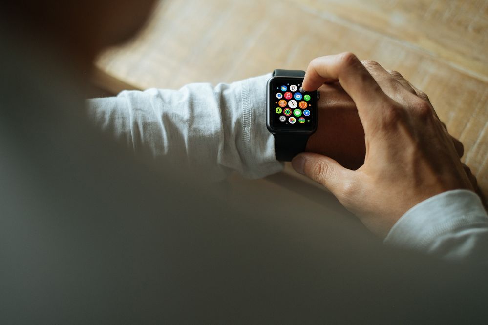 Apple Watch Series 6 estará siempre pendiente de ti. Fuente: Pixabay (https://pixabay.com/es/photos/reloj-inteligente-apple-tecnolog%C3%ADa-821563/)
