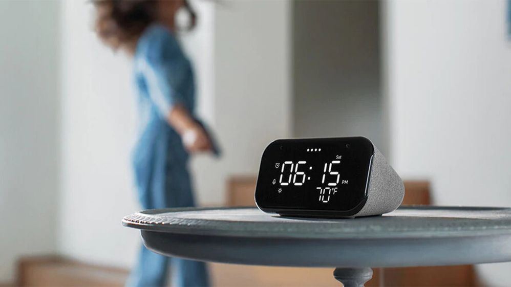 ¡Otra victoria para el equipo Google! Fuente: Mobilesyrup (https://mobilesyrup.com/2020/10/15/lenovo-smart-clock-essential-available-canada/)