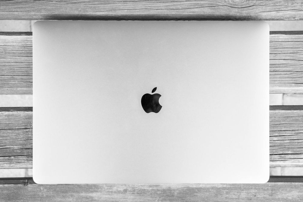 ¿Con qué nos sorprenderá Apple en su próxima Keynote? Fuente: Pexels (https://www.pexels.com/es-es/foto/apple-arte-blanco-blanco-y-negro-434346/)