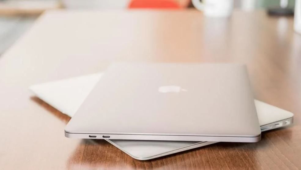 Tu MacBook no es un trasto más, cuídalo. Fuente: MacWorld (https://www.macworld.es/articulos/mac/problemas-y-fallos-de-los-macbook-y-macbook-pro-3695008/)