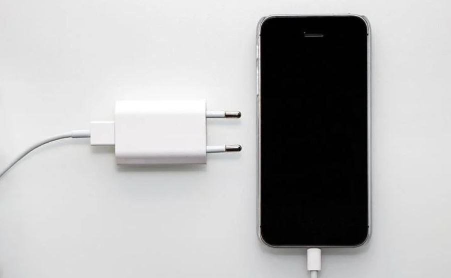 ¿Te afectó esta medida? Fuente: MacWorld (https://www.macworld.es/tutoriales/iphone/arreglar-cargador-roto-3700345/)