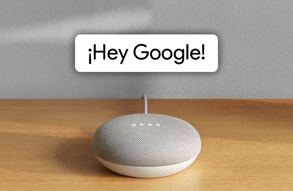 “Ok Google”, con un pie fuera. Fuente: Xataka Android (https://www.xatakandroid.com/tutoriales/hey-google-como-ensenar-a-tu-altavoz-google-home-a-reconocer-tu-voz-nueva-palabra-activacion)