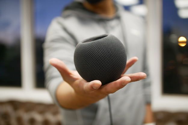 Todas las esperanzas están puestas en su versión Mini. Fuente: DigitalTrends (https://www.digitaltrends.com/smart-home-reviews/apple-homepod-mini-review/)