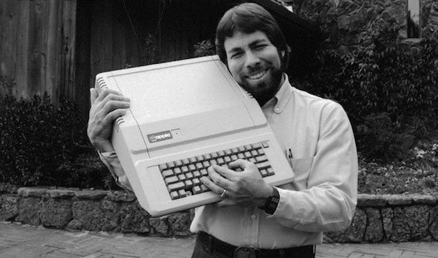 Orgulloso de su pasado, pero crítico con el presente. Fuente: TechRunch (https://techcrunch.com/2014/11/04/nearly-40-years-later-steve-wozniak-still-brainstorms-ways-the-apple-ii-could-have-been-better/?guccounter=1&guce_referrer=aHR0cHM6Ly93d3cuZ29vZ2xlLmNvbS8&guce_referrer_sig=AQAAAC-y2kdDVxOwdSNl5fkVmnSwq1KhbVTTpDYZWcb6cwT8_Pzo5ZUs6-5UmVSgaU6GimMTsenz851in1MOKMPR0ugRzr-uwLfmCFH0SEaH9PWqwFzZ6-RjalnuAvp2XEKrMfxlMAFarr_iam2Ktsg2yjdCNNP1S_Di_CCEil1lispj)