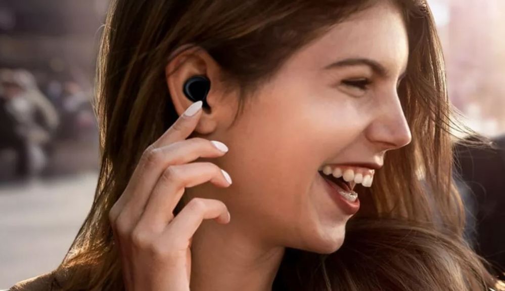 Los uses como los uses, lo importante es que todo sea más fácil con ellos. Fuente: TechRadar (https://www.techradar.com/news/samsung-galaxy-buds-update-includes-hands-free-bixby-voice-control)