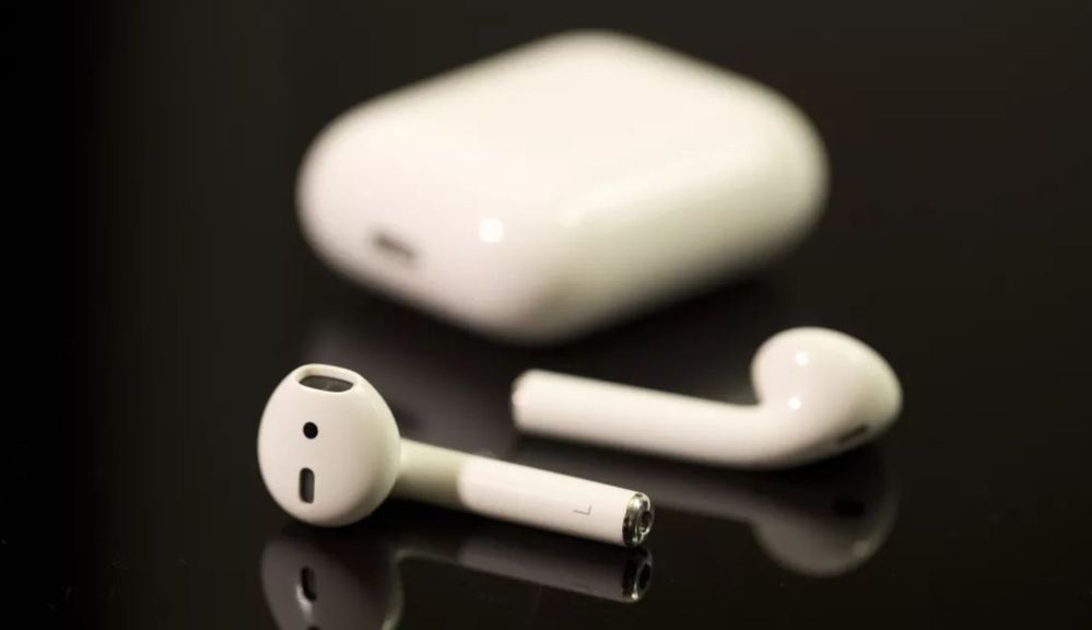 Esperamos con ansia la llegada del otoño. Fuente: TechRadar (https://www.techradar.com/reviews/audio-visual/hi-fi-and-audio/headphones/apple-airpods-1328292/review)