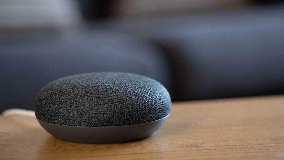 Aquí dentro empezó todo. Fuente: Hiraoka (https://hiraoka.com.pe/blog/post/que-es-google-home-mini-y-como-funciona)