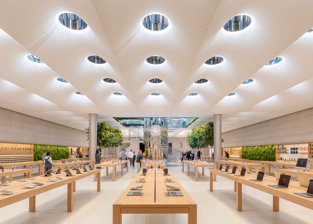 Las tiendas, en primera línea de batalla. ¿Será suficiente con dos pruebas? Fuente: ArchDaily (https://www.archdaily.com/925305/apple-store-fifth-avenue-foster-plus-partners)