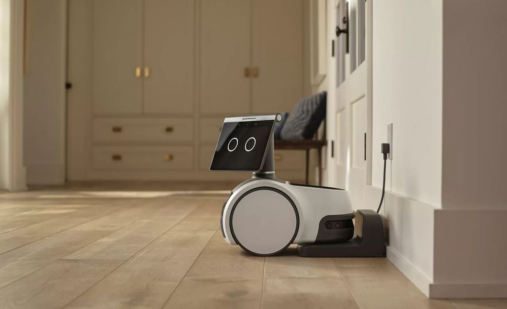 ¿Te gustaría tener uno? Fuente: TechSpot (https://www.techspot.com/news/91464-amazon-astro-brings-personal-robot-home.html)