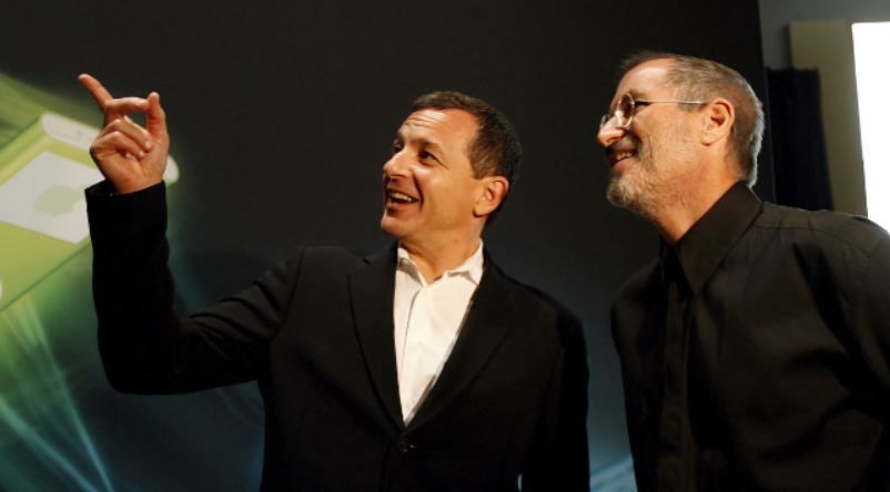 “Mira, ahí va un futuro brillante”. Fuente: MacDailyNews (https://macdailynews.com/2021/12/21/bob-iger-apple-and-disney-would-have-merged-if-steve-jobs-lived-longer/)