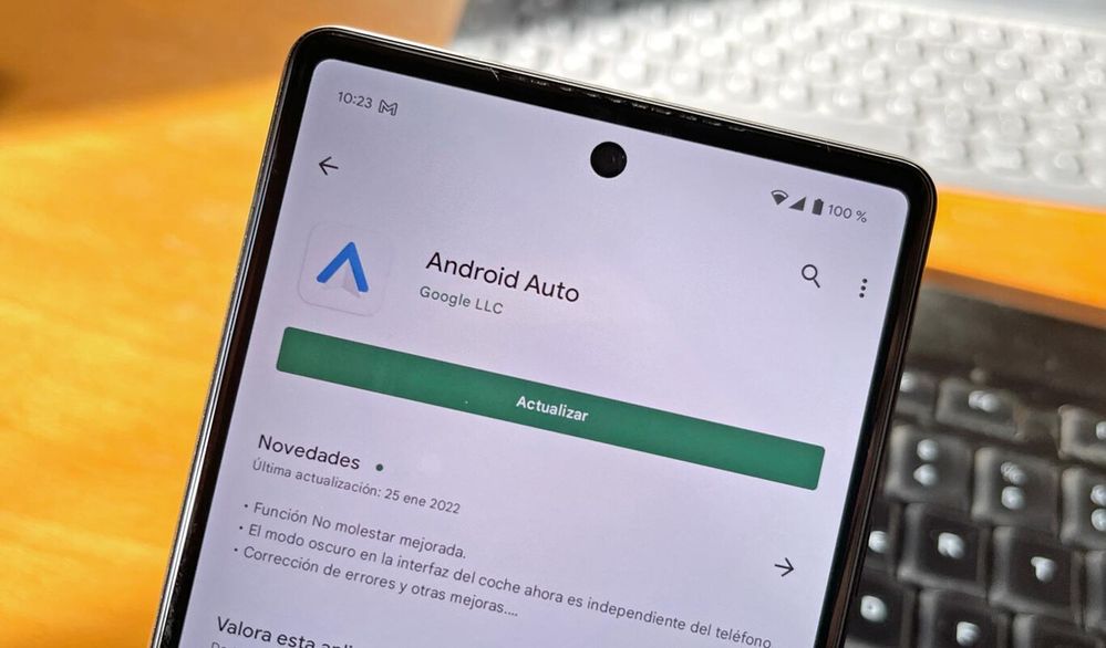 Aún le quedan meses de desarrollo, pero si te pica la curiosidad puedes hacerte con él. Fuente: Xakata Android (https://www.xatakandroid.com/tutoriales/android-auto-7-3-esta-aqui-como-actualizar-a-nueva-version)