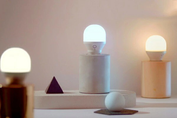 ¡Cuánta luz! Fuente: Xakata (https://www.xatakahome.com/iluminacion-y-energia/que-aspectos-debo-mirar-a-hora-elegir-bombilla-inteligente-para-controlar-alexa-google-siri)