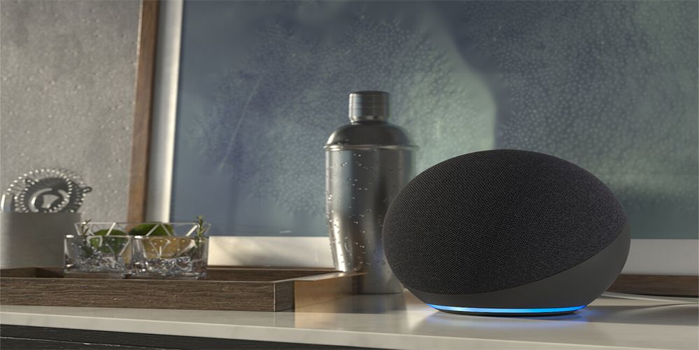 ¿Alexa o Alexia? Fuente: Whats new (https://wwwhatsnew.com/2022/08/22/puntos-importantes-que-debes-tener-en-cuenta-antes-de-comprar-un-altavoz-inteligente/)