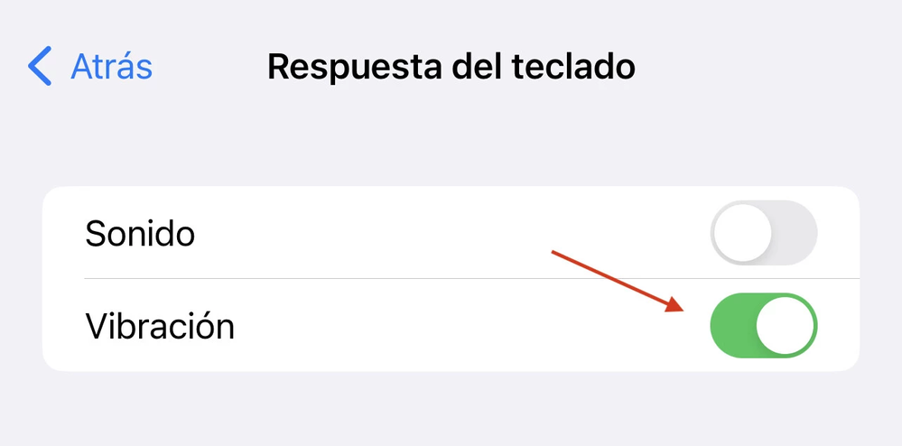 Si lo prefieres, puedes activar o desactivar las dos opciones. Fuente: Applesfera (https://www.applesfera.com/ios/ios-16-estrena-nueva-respuesta-haptica-para-teclado-iphone-asi-puedes-activarla