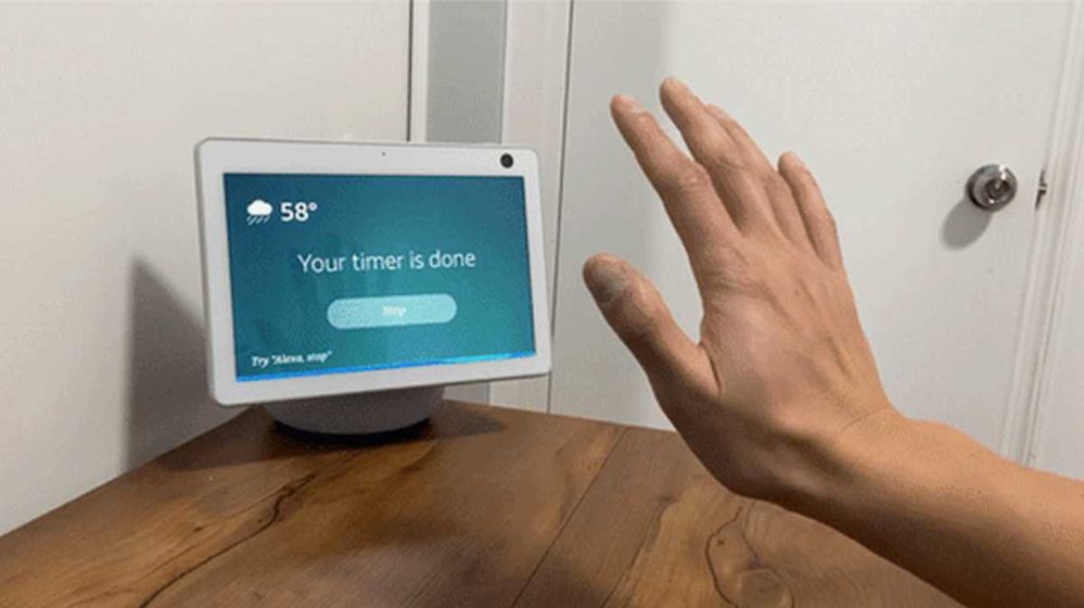 Mueve la mano. Fuente: (https://wwwhatsnew.com/2022/12/13/las-nuevas-funciones-de-accesibilidad-de-alexa-para-dispositivos-echo-show/)