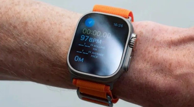 Habrá que esperar. Fuente: iPadizate (https://ipadizate.com/apple-watch/apple-vuelve-a-retrasar-su-apple-watch-ultra-con-pantalla-microled-esta-vez-hasta-2026)