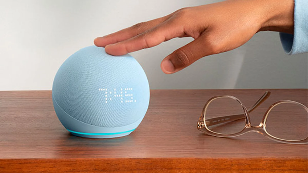 Alexa estás en todo. Fuente: La razón (https://www.larazon.es/tecnologia/truco-alexa-saber-alguien-entra-casa-mientras-estas-vacaciones_2023072564bedb831f11910001078281.html)